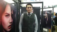 Malu-malu, Arifin Putra Sembunyikan Kekasih Hati