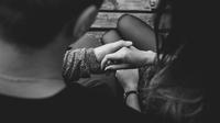 Kalau masih sering bertengkar karena masalah sepele, berarti hubungan kalian belum dewasa. (Foto: unsplash.com)