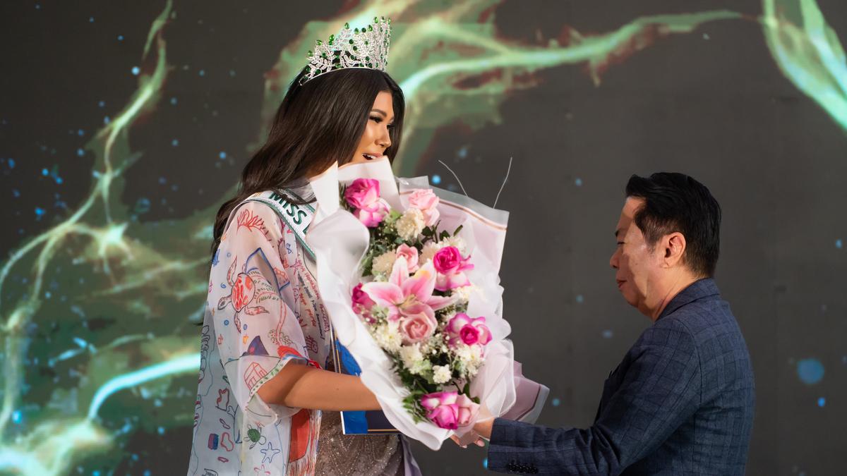 Jaz Rowe Wakili Indonesia di Miss Earth 2025 Setelah Meraih Kemenangan di Ajang Putri Nusantara 2025