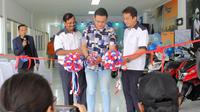 Seremoni pengguntingan pita peresmian dealer TVS Tangerang (ist)