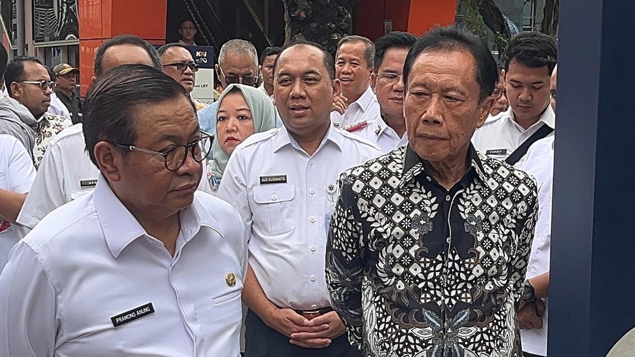 Gubernur Pramono resmi bongkar tiang monorel di Jalan Rasuna Said