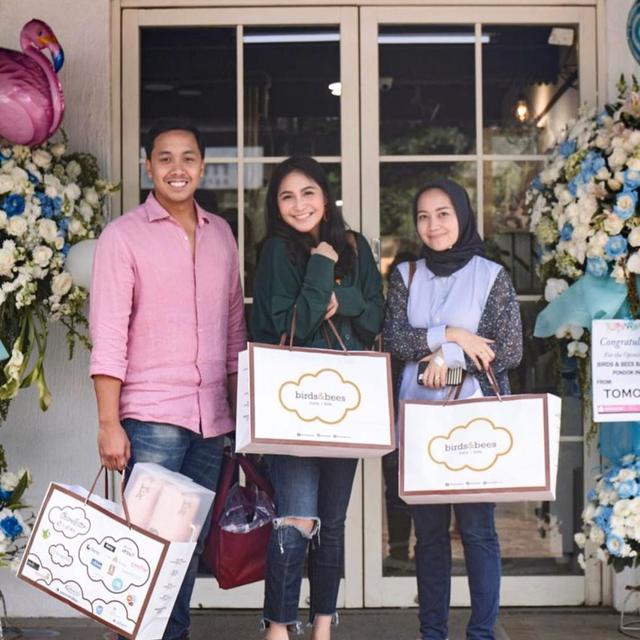 Artis Mama Muda Sambut Pembukaan Birds N Bees Baby Pondok Indah Showbiz Liputan6 Com