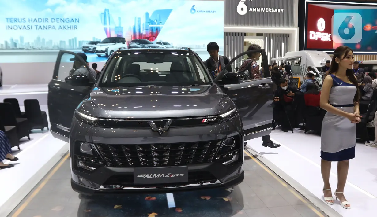 Both Wuling menghadirkan mobil terbaru New Almaz RS pada pameran otomotif Gaikindo Indonesia International Auto Show (GIIAS) 2023 di ICE BSD, Tangerang, Kamis (10/8/2023). (Liputan6.com/Angga Yuniar)