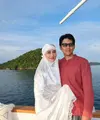 Keduanya memilih menikmati Hari Raya di tengah keindahan Raja Ampat, jauh dari hiruk-pikuk kota, dengan suasana yang tenang dan intim. [@lunamaya].