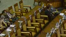Suasana sidang paripurna pembukaan reses di ruang paripurna gedung DPR, Jakarta, Senin (23/3/2015). Sekitar 255 anggota dewan tak hadir dalam sidang pembukaan reses tersebut. (Liputan6.com/Faisal R Syam)