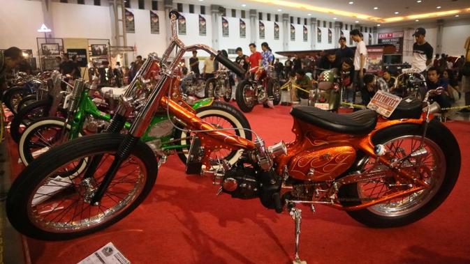 Sejumlah motor jenis bebek ikut tampil di gelaran Kostumfest 2018 yang digelar di Jogja Expo Center, Yogyakarta, 6-7 Oktober 2018. (Herdi Muhardi)