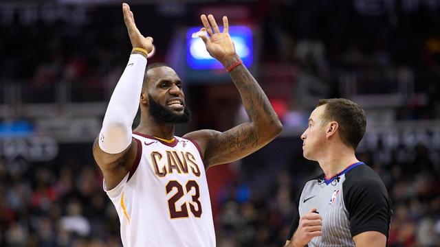 LeBron James Sindir Donald Trump Lewat Sepatu