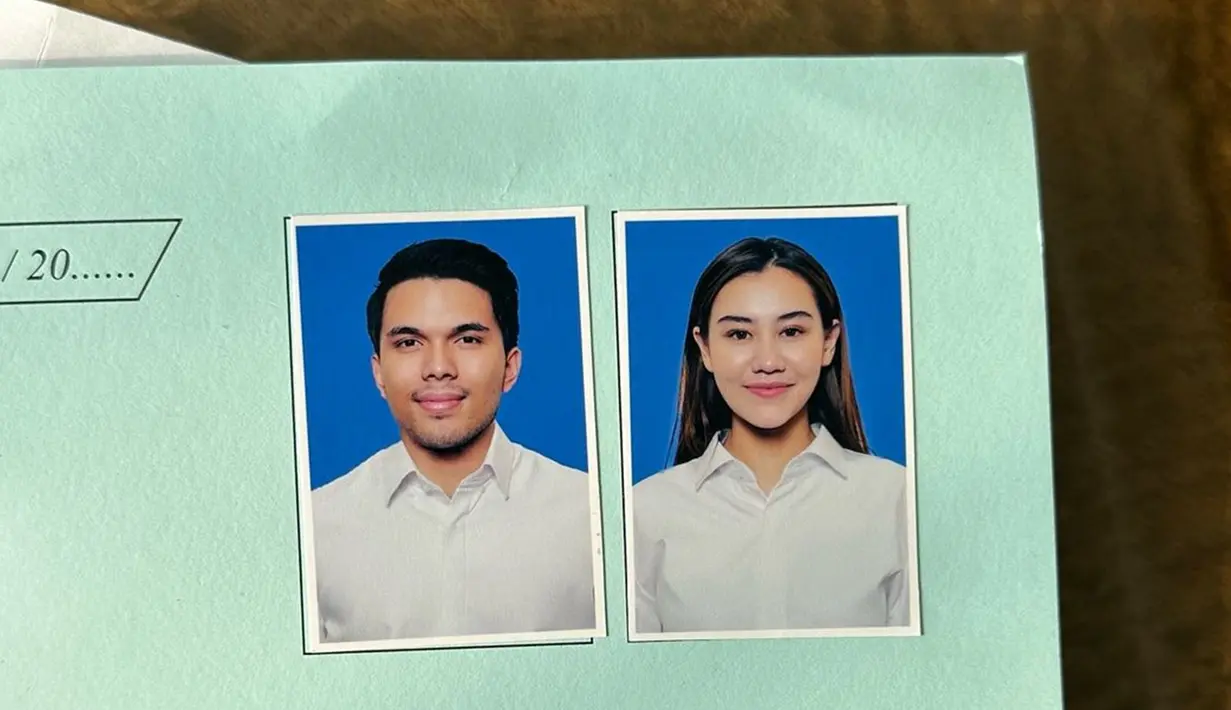 Foto latar biru sudah diunggah, pernikahan Thariq Halilintar dan Aaliyah Massaid di depan mata. Doa untuk kelancaran pernikahan pasangan yang terpaut usia 3 tahun ini ramai dibubuhkan oleh netizen. Sebelum unggah foto latar biru ini, Thariq dan Aaliyah bombardir Instagramnya dengan foto prewedding berbagai tema, mulai dari pakai baju adat hingga modern. (Liputan6.com/IG/@thariqhalilintar)