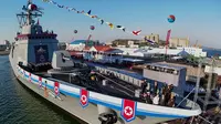 Choe Hyon, kapal perusak yang diklaim Korea Utara dilengkapi senjata paling kuat. Kapal ini secara resmi diluncurkan pada Jumat (25/4/2025). (Dok.&nbsp;Korean Central News Agency/Korea News Service via AP)