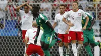 Ekspresi para pemain timnas Polandia setelah gawang mereka dibobol timnas Senegal pada laga penyisihan Grup H Piala Dunia 2018, Selasa (19/6/2018). Pada laga ini, Polandia menyerah 1-2 dari Senegal. (AP Photo/Eduardo Verdugo)