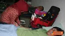 Citizen6, Jakarta: Sebanyak 57 personel Kopassus dari kalangan militer, PNS, dan Persit menyumbangkan darahnya kepada PMI DKI Jakarta di ruang Kamar Sakit Asrama (KSA) Ksehatan Kopassus, Cijantung, Jumat (17/8). (Pengirim: Penkopassus).