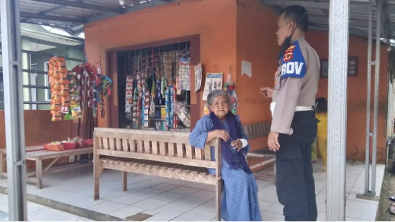 Seorang nenek pemilik warung di Kecamatan Lembursitu, Kota Sukabumi, Jawa Barat (Jabar) digasak penjambret bermodus pelanggan.
