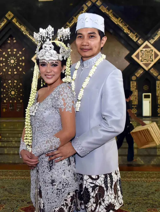 "Maharnya seperangkat alat salat. Perlengkapan perhiasan dengan mata berlian. Uang tunai Rp 11.052.017, jadi sesuai tanggal kita nikah,” tukas Lale. (Nurwahyunan/Bintang.com)