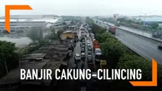 Jalan Cakung-Cilincing padat kendaraan akibat genangan setinggi 30 cm. Berikut pantauan udara banjir Cakung-Cilincing.