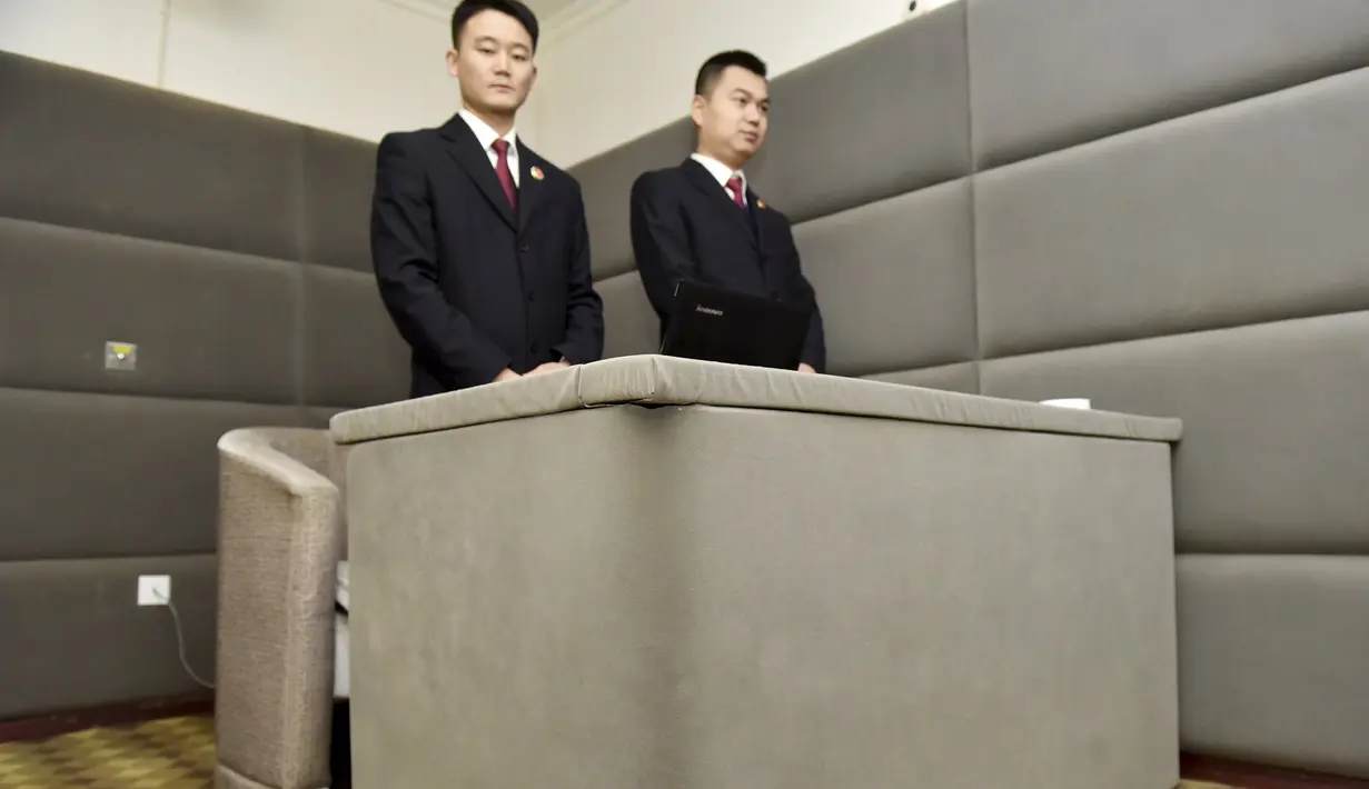 Interior ruang interogasi di salah satu tahanan untuk koruptor di Chengdu, China, 10 Desember 2015. Penjara khusus para terduga koruptor ini didesain dengan ditambah busa pada setiap dinding untuk memberi kenyamanan & mencegah tahanan bunuh diri (REUTERS)