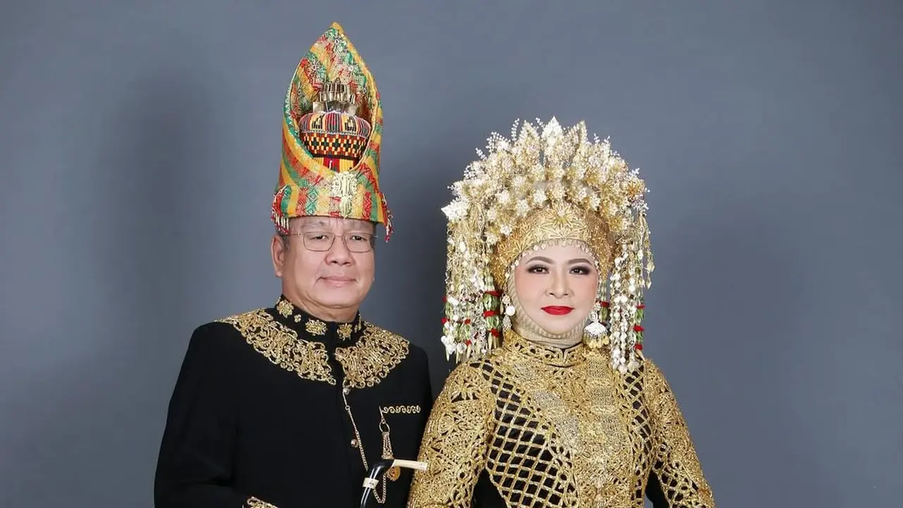 Baju Adat Indonesia (Foto: Instagram @windyprihastari)