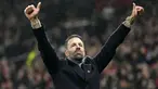 Pelatih interim Manchester United, Ruud van Nistelrooy merayakan kemenangan timnya atas Leicester City dalam laga lanjutan Liga Inggris 2024/2025 di Old Trafford, Manchester, Inggris, Minggu (10/11/2024). (AP Photo/Jon Super)