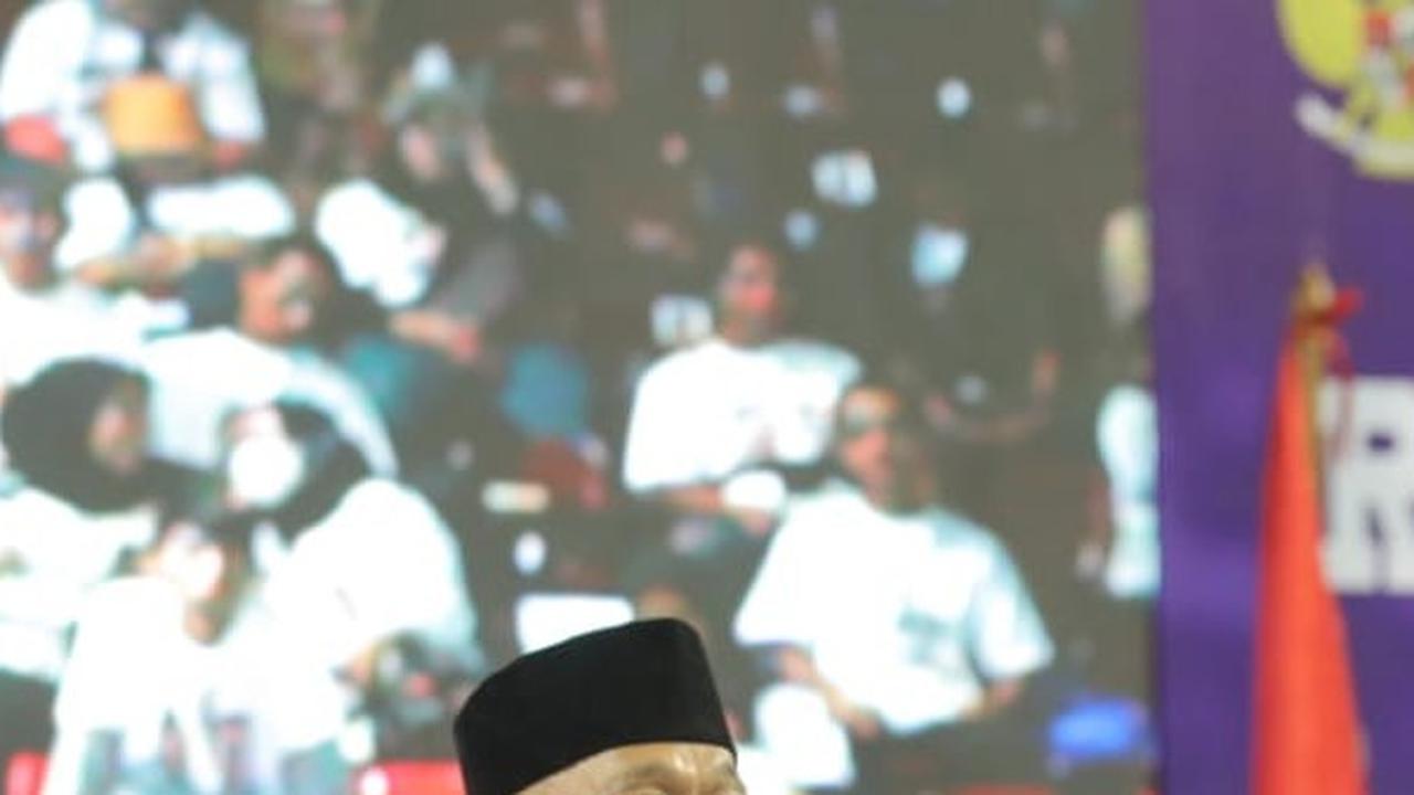 Ketua Umum DPP Partai Prima Agus Jabo Priyono saat menghadiri Apel Siaga Petugas Posko Pemenangan Prabowo-Gibran di Gor Bulungan, Jakarta, Minggu (7/1/2024).