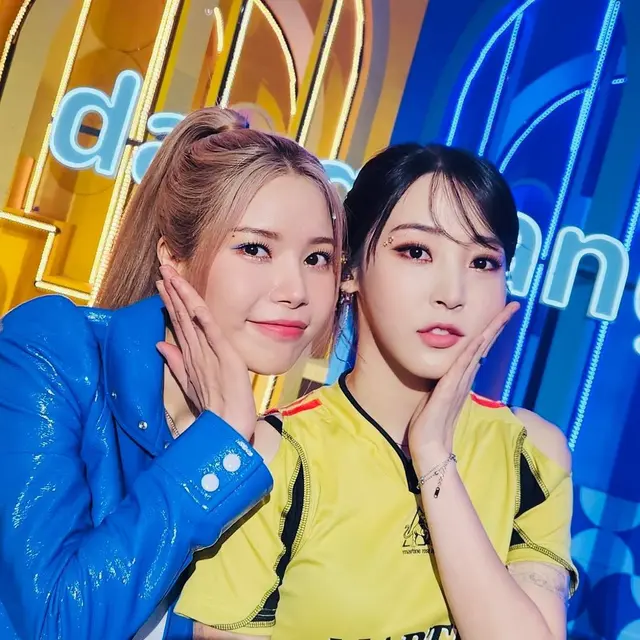 Solar & Moonbyul Mamamoo
