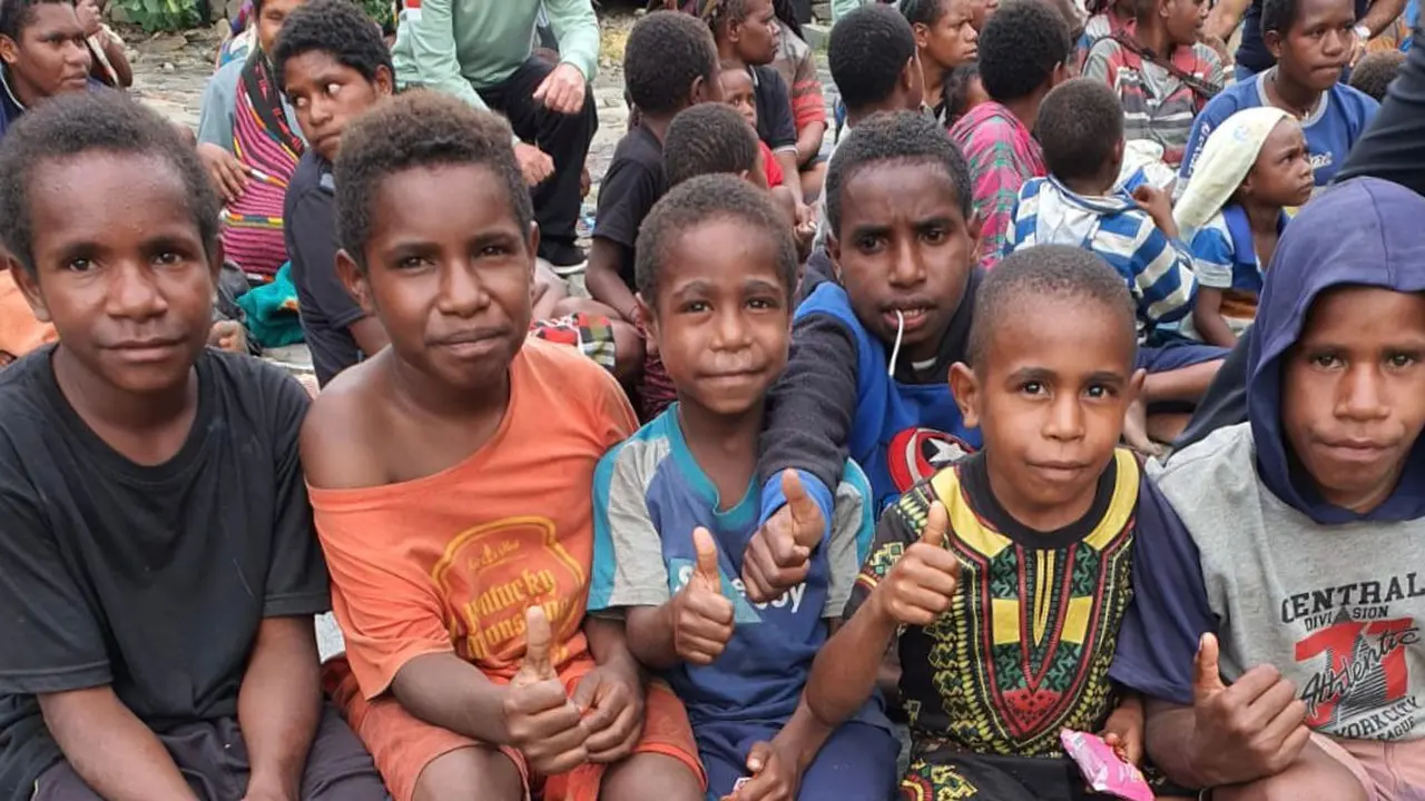 Gabungan Perusahaan Farmasi Bagikan Ribuan Obat dan Vitamin Gratis di Puncak Jaya Papua