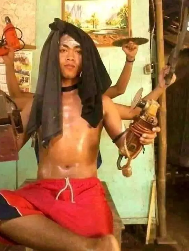 6 Potret Kuli saat Angkat Bahan Bangunan Ini Curi Perhatian, Aksinya Bikin Ngakak