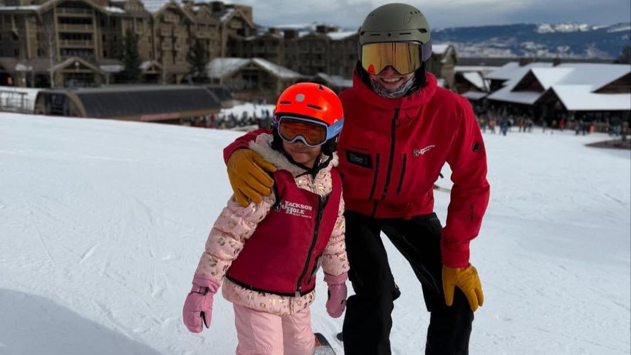 7 Potret Farah Quinn dan Keluarga Nikmati Liburan Musim Dingin, Snowboard Hingga Momen Santai!
