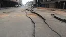 Pihak berwenang memperkirakan bahwa area yang mencakup lima blok kota rusak dan setidaknya enam jalan terkena dampaknya.  (Luca Sola / AFP)