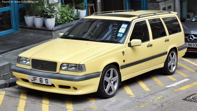 Volvo 850 T5-R: Station wagon adalah jenis mobil bensin favorit di Indonesia.  Volvo 850 T5-R memiliki tampilan boxy yang mengingatkan pada gerobak untuk berbelanja di supermarket dan mengantar anak ke sekolah.  Namun, anak sekolah mana pun yang mengendarai mobil ini pasti tidak akan terlambat.  Dapur pacunya mengusung mesin 2.315 cc segaris 5 silinder bertenaga 240 hp dan torsi 330 Nm.  Mesin tersebut mampu mengakselerasi mobil ini hingga 245 km/jam.  (Sumber: auto-data.net)