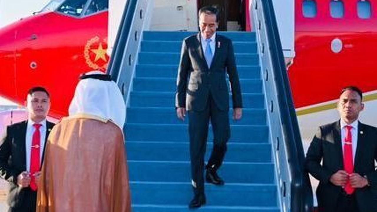 VIDEO: Tiba di Dubai, Disambut Nyanyian Wanita Pirang: Di Hati ini Hanya Pak Jokowi