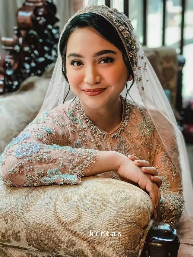 Resmi Menikah, Intip 6 Potret Rachel Amanda Berkebaya Pink di Momen Pengajian