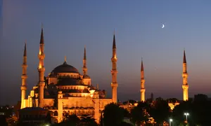 Biar puasanya lebih semangat, ini jadwal sholat, imsakiyah, dan buka puasa hari ke-5, 21 Mei 2018. (Ilustrasi: Wikimedia Commons)