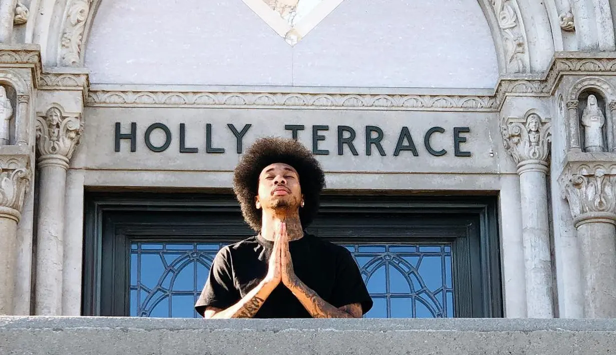 Tak hanya itu, Tyga pun meminta netizen untuk tak lagi menyebarkan cerita palsu dan menyerang keluarga orang lain. (instagram/kinggoldchains)