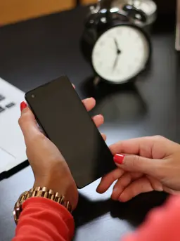 ilustrasi handphone mati sendiri/Charlz Gutiérrez De Piñeres/unsplash