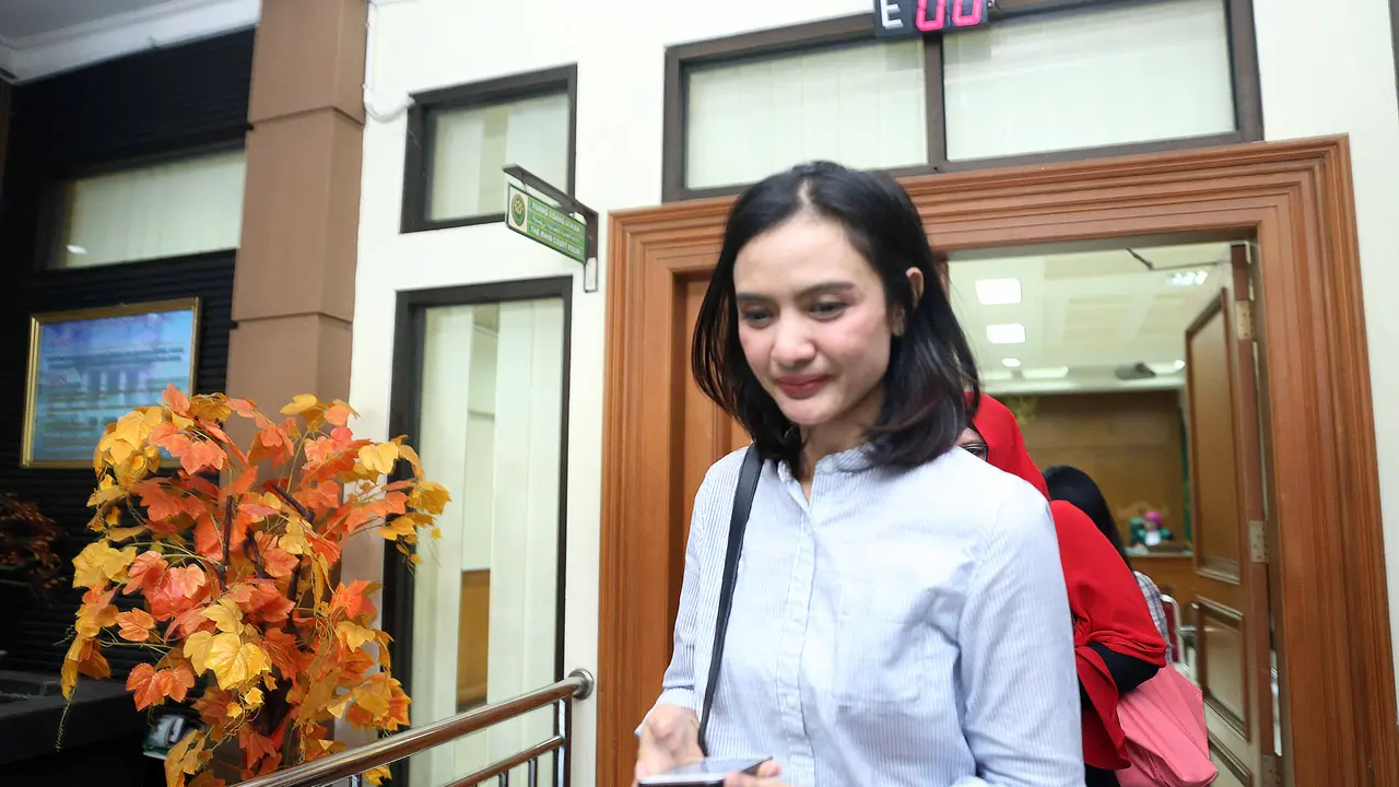 [Bintang] Ade Maya