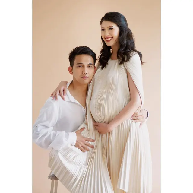 Indra Sinaga atau Naga Eks Lyla dan istri. (Foto: Instagram @ipesinaga)