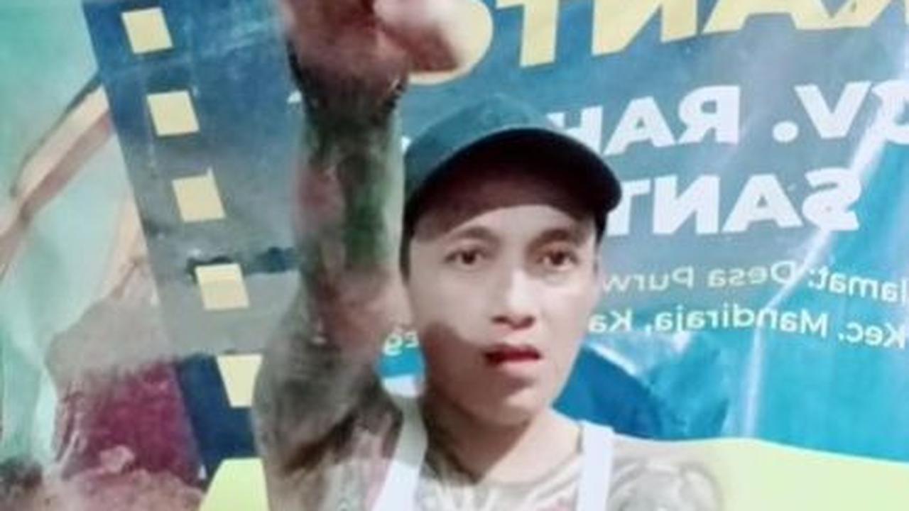 "Aduh mas jangan menjadi calo terminal, saya itu orang desa jauh dari terminal," kata Hoho .<br>