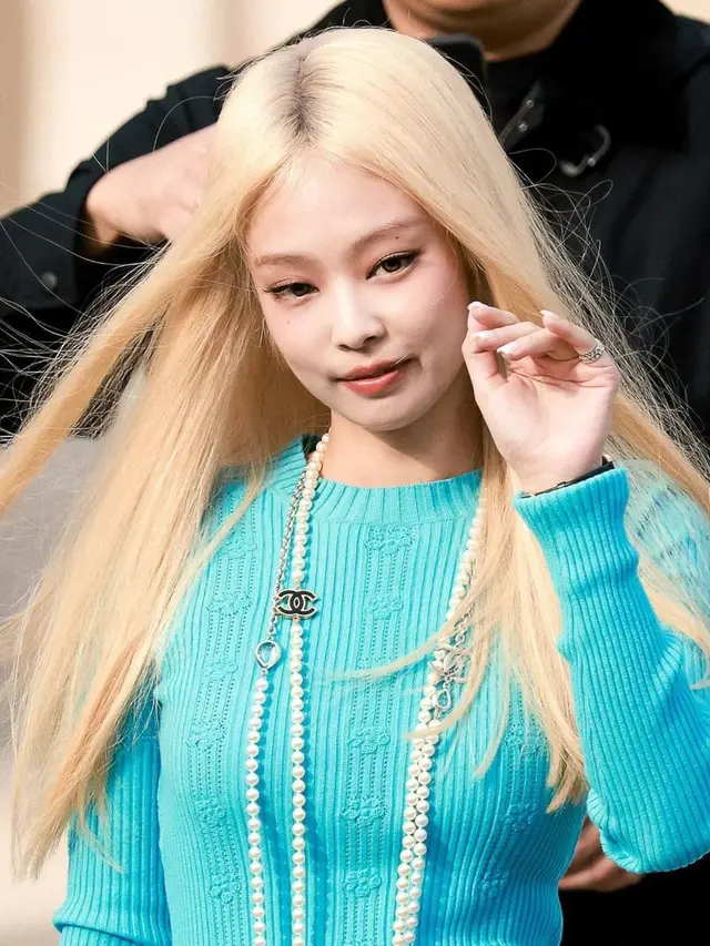 Bikin Pangling! Jennie BLACKPINK Tampil dengan Rambut Blonde dan Outfit Minimalis Hadiri Paris Fashion Week 2024