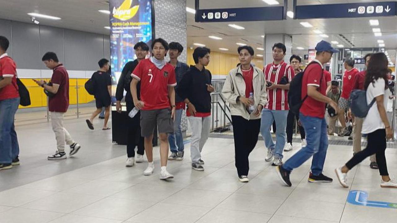 Jelang Indonesia Vs Australia, Lagu Indonesia Raya Menggema di MRT Jakarta