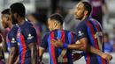 Barcelona unggul 1-0 di menit ke-19 lewat gol Pierre-Emerick Aubameyang (kanan). Striker asal Gabon tersebut mampu memanfaatkan kerjasama satu dua yang dibangun oleh Raphinha dan Pedri. (AFP/Getty Images/ Michael Reaves)