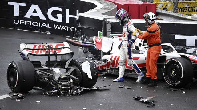 Foto: Momen Saat Mobil Mick Schumacher Terbelah Menjadi Dua, Red Flag Kedua di Formula 1 GP Monaco 2022
