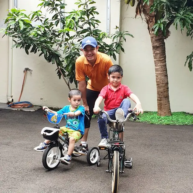 6 Potret Kebersamaan Dude Harlino dan Buah Hatinya, Penuh Kehangatan
