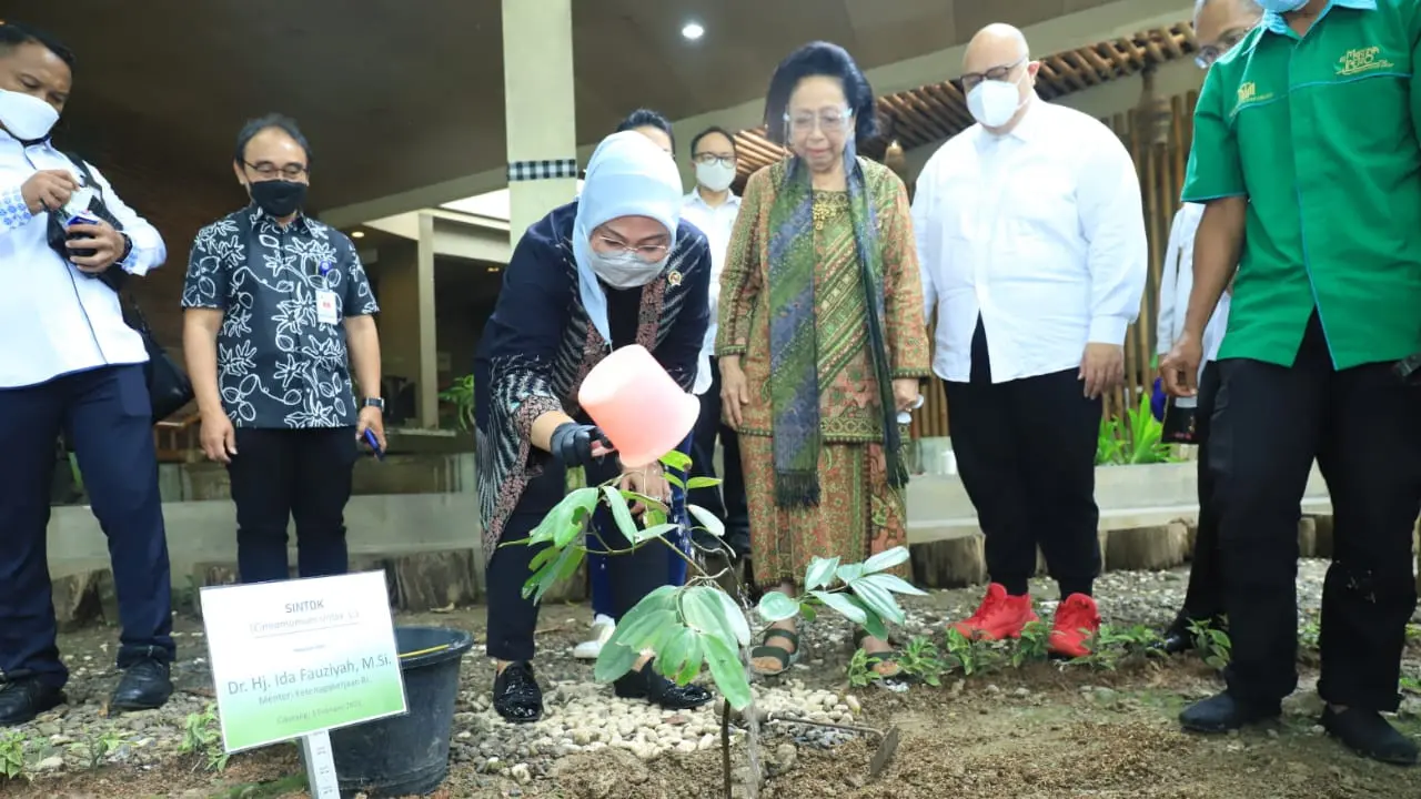 Kemnaker Gandeng Martha Tilaar Kembangkan Produk Obat dan Kosmetik