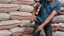 Dan, harga beras Stabilisasi Pasokan Harga Pangan (SPHP) Rp12.508 per kilogram atau turun Rp9 (-0,07%) dibanding pada hari sebelumnya Selasa 8 Juli 2025. (BAY ISMOYO/AFP)