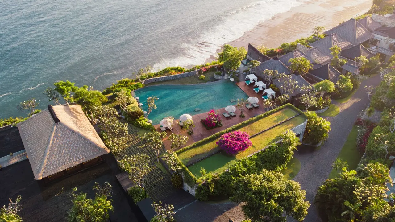 Bvlgari Resort Bali, yang terletak di puncak tebing Pecatu dengan pemandangan laut lepas, menghadirkan pengalaman eksklusif untuk merayakan Nyepi (Dok: Bvlgari Resort Bali)
