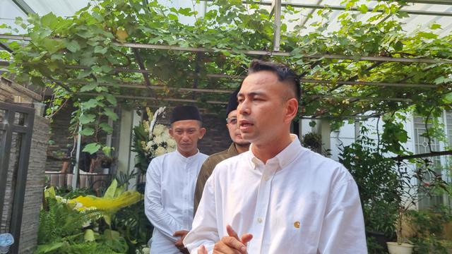 Raffi Ahmad di Rumah Duka Ayah Uya Kuya
