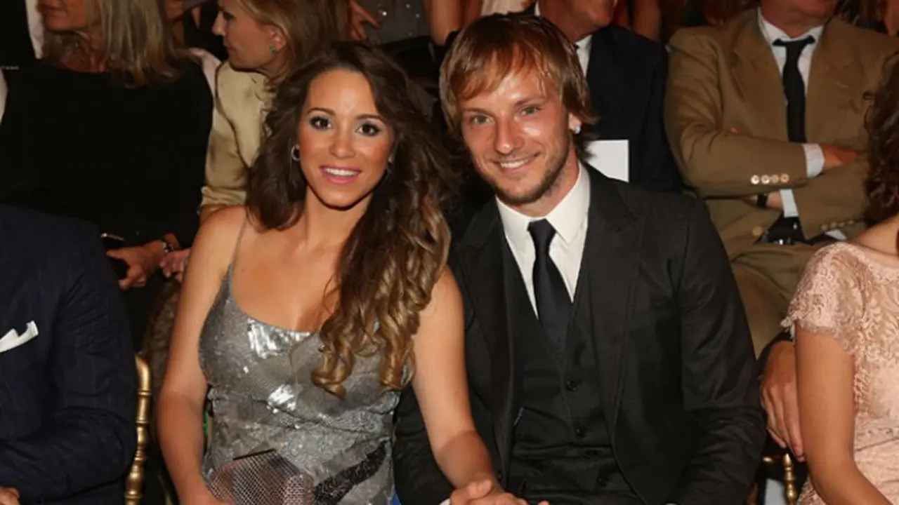 Gelandang Barcelona, Ivan Rakitic dan Raquel Mauri (Liputan6)