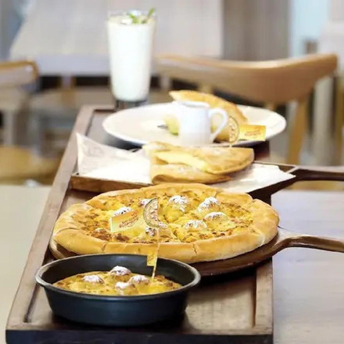 Manis Legit Durian Musang King Berpadu Keju Mozzarella dalam Menu Pizza