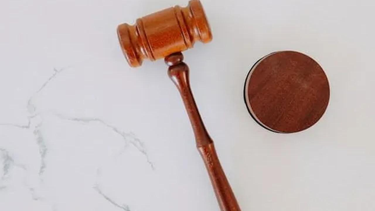 Agus Purwoto juga dijatuhi pidana tambahan berupa pembayaran uang pengganti sebesar Rp153.094.059.580,68. Apabila uang pengganti tersebut tidak dibayar paling lama satu bulan pascaputusan inkracht, maka harta bendanya disita oleh jaksa dan dilelang untuk 