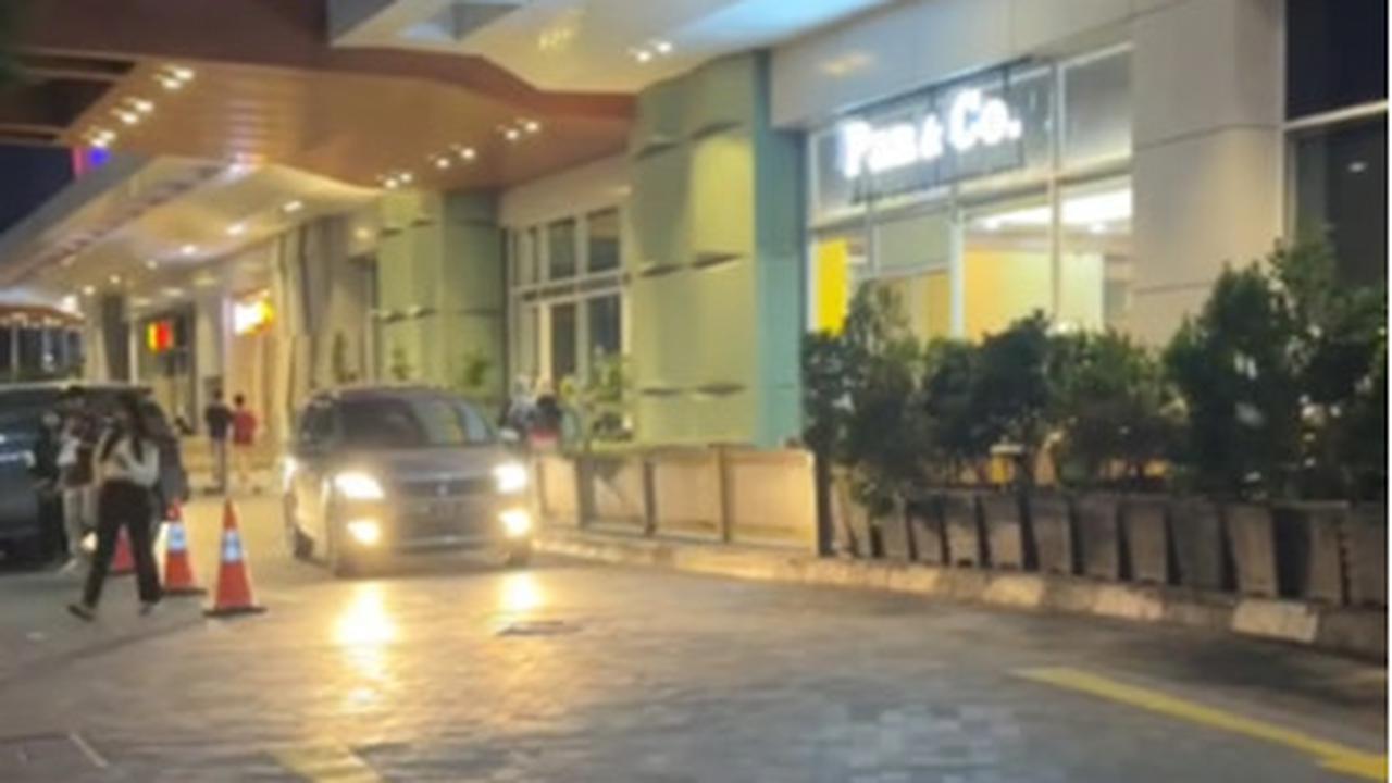 Suami Sibuk Bekerja, Momen Istri Rayakan Ultahnya Sendiri Ini Curi Perhatian
