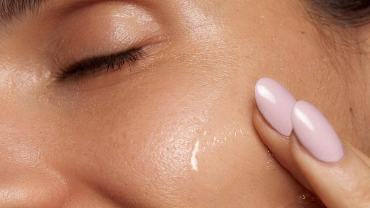 7 Tips Makeup Wanita Musim Dingin yang Bikin Wajah Tetap Glowing dan Tahan Lama!